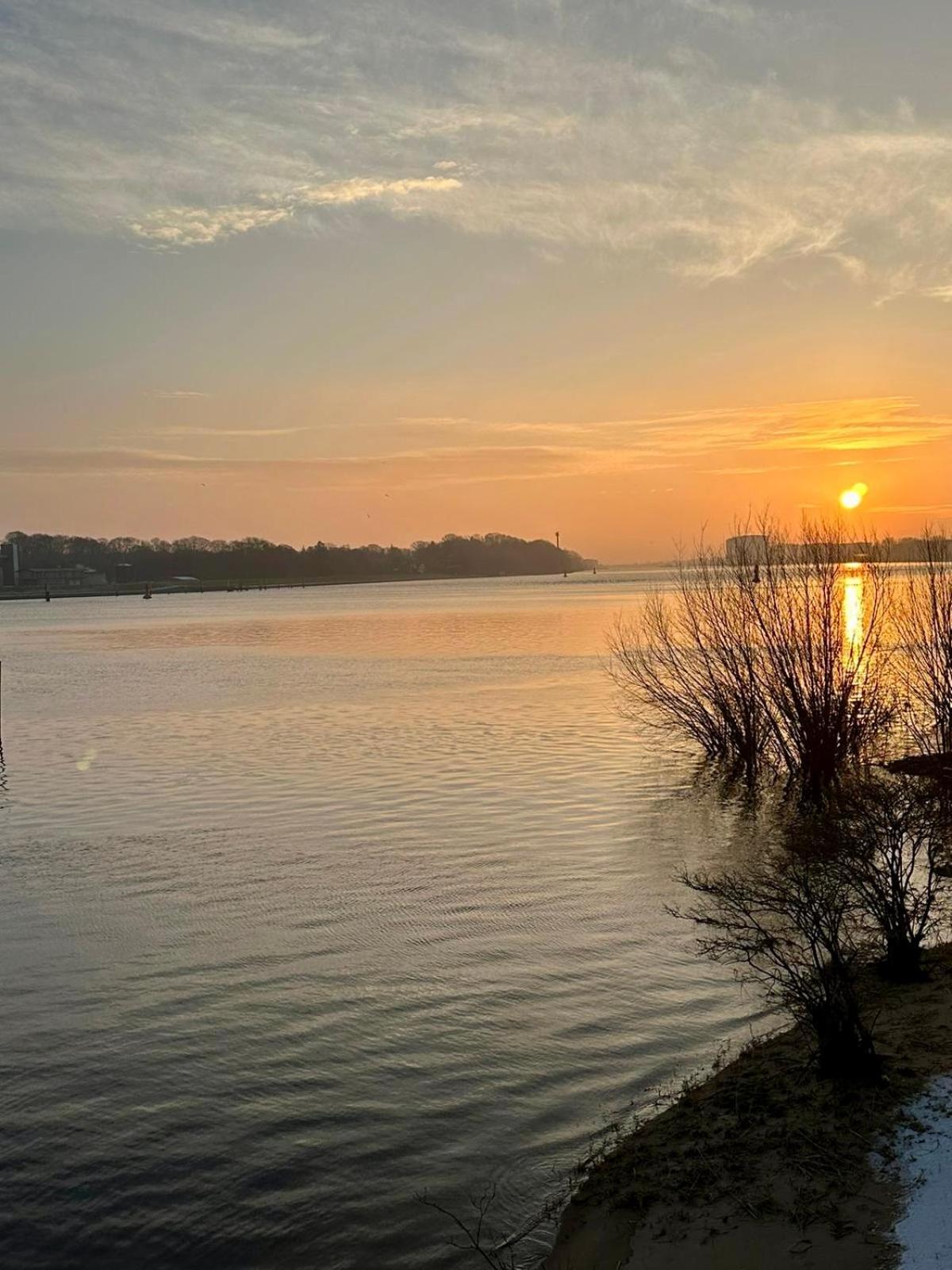 ברנה Gaestehaus Weserblick Am Weser-Sandstrand מראה חיצוני תמונה